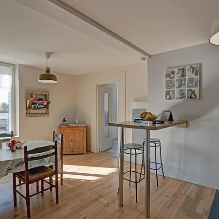 Contemporain Avec Patio Cosy Et Toutes Commodites A - Fr-1-496-298 *