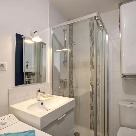 Contemporain Avec Patio Cosy Et Toutes Commodites A - Fr-1-496-298 * Chazelles-sur-Lyon