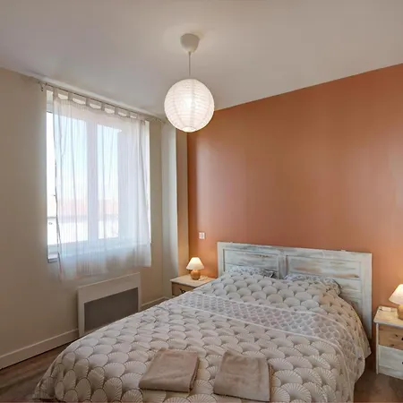 Contemporain Avec Patio Cosy Et Toutes Commodites A - Fr-1-496-298