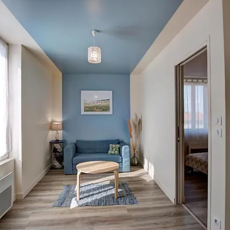 Apartment Contemporain Avec Patio Cosy Et Toutes Commodites A - Fr-1-496-298